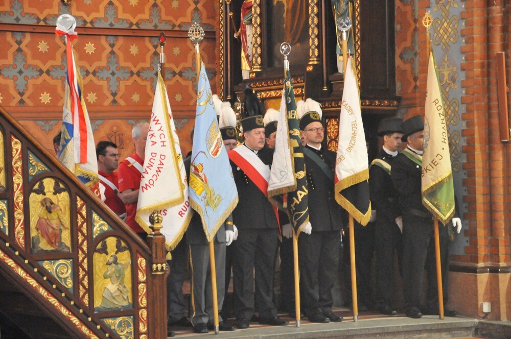 Z okazji rocznicy uchwalenia Konstytucji 3 Maja Rzeczypospolitej Obojga Narodów w parafii pw. Trójcy Przenajświętszej w Kochłowicach odprawiono uroczystą Mszę Świętą w intencji Ojczyzny i Mieszkańców Miasta.