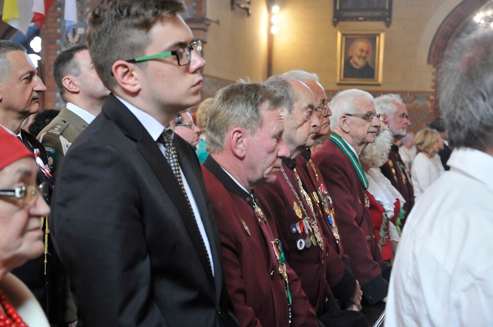 Z okazji rocznicy uchwalenia Konstytucji 3 Maja Rzeczypospolitej Obojga Narodów w parafii pw. Trójcy Przenajświętszej w Kochłowicach odprawiono uroczystą Mszę Świętą w intencji Ojczyzny i Mieszkańców Miasta.