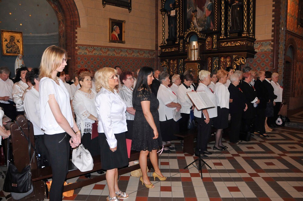 Z okazji rocznicy uchwalenia Konstytucji 3 Maja Rzeczypospolitej Obojga Narodów w parafii pw. Trójcy Przenajświętszej w Kochłowicach odprawiono uroczystą Mszę Świętą w intencji Ojczyzny i Mieszkańców Miasta.