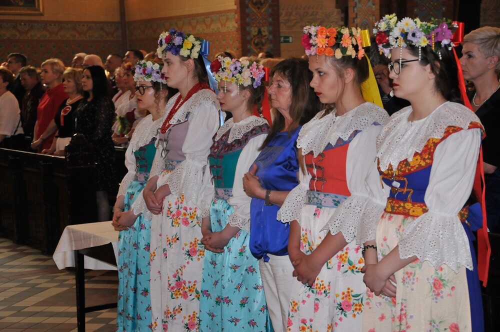 Z okazji rocznicy uchwalenia Konstytucji 3 Maja Rzeczypospolitej Obojga Narodów w parafii pw. Trójcy Przenajświętszej w Kochłowicach odprawiono uroczystą Mszę Świętą w intencji Ojczyzny i Mieszkańców Miasta.