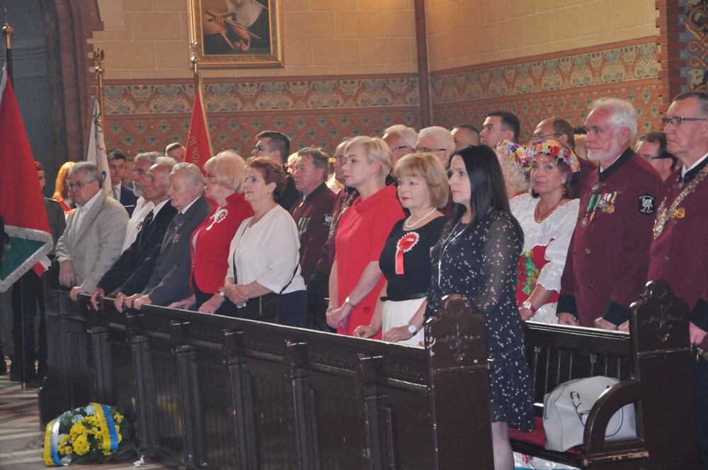 Z okazji rocznicy uchwalenia Konstytucji 3 Maja Rzeczypospolitej Obojga Narodów w parafii pw. Trójcy Przenajświętszej w Kochłowicach odprawiono uroczystą Mszę Świętą w intencji Ojczyzny i Mieszkańców Miasta.