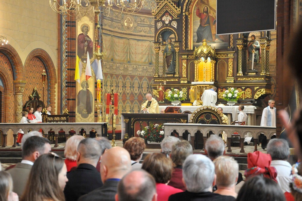 Z okazji rocznicy uchwalenia Konstytucji 3 Maja Rzeczypospolitej Obojga Narodów w parafii pw. Trójcy Przenajświętszej w Kochłowicach odprawiono uroczystą Mszę Świętą w intencji Ojczyzny i Mieszkańców Miasta.
