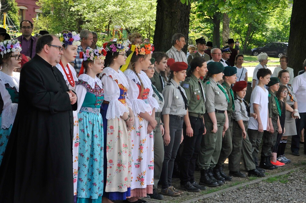 Z okazji rocznicy uchwalenia Konstytucji 3 Maja Rzeczypospolitej Obojga Narodów w parafii pw. Trójcy Przenajświętszej w Kochłowicach odprawiono uroczystą Mszę Świętą w intencji Ojczyzny i Mieszkańców Miasta.
