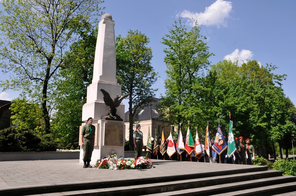 Z okazji rocznicy uchwalenia Konstytucji 3 Maja Rzeczypospolitej Obojga Narodów w parafii pw. Trójcy Przenajświętszej w Kochłowicach odprawiono uroczystą Mszę Świętą w intencji Ojczyzny i Mieszkańców Miasta.