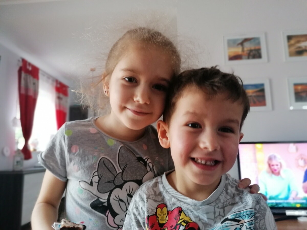 Iga i Tymon chumory dopisują pomimo siedzenia w domu 
dzielnica: Ruda Śląska