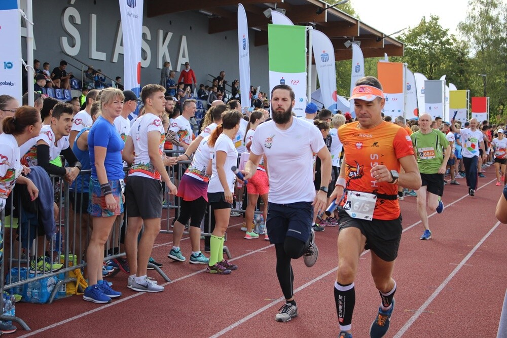 Tłumy biegaczy wzięły udział w piątej edycji PKO Bieg Charytatywnego, który odbył się na stadionie lekkoatletycznym przy ul. Czarnoleśnej w dzielnicy Nowy Bytom. Emocji nie brakowało!