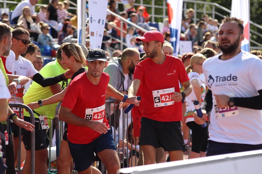 Tłumy biegaczy wzięły udział w piątej edycji PKO Bieg Charytatywnego, który odbył się na stadionie lekkoatletycznym przy ul. Czarnoleśnej w dzielnicy Nowy Bytom. Emocji nie brakowało!