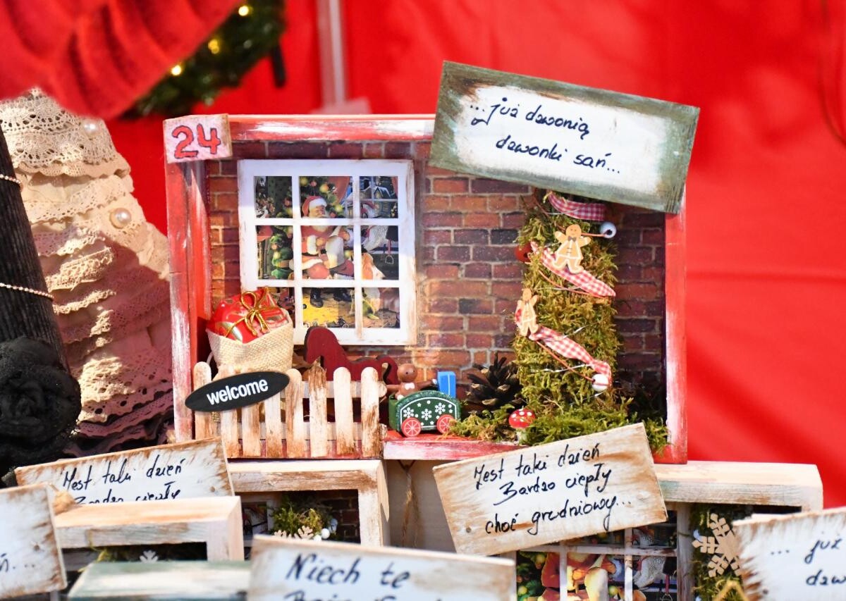 V Jarmark Bożonarodzeniowy przy kościele pw. Matki Bożej Różańcowej / fot. Jacek D. Knapik