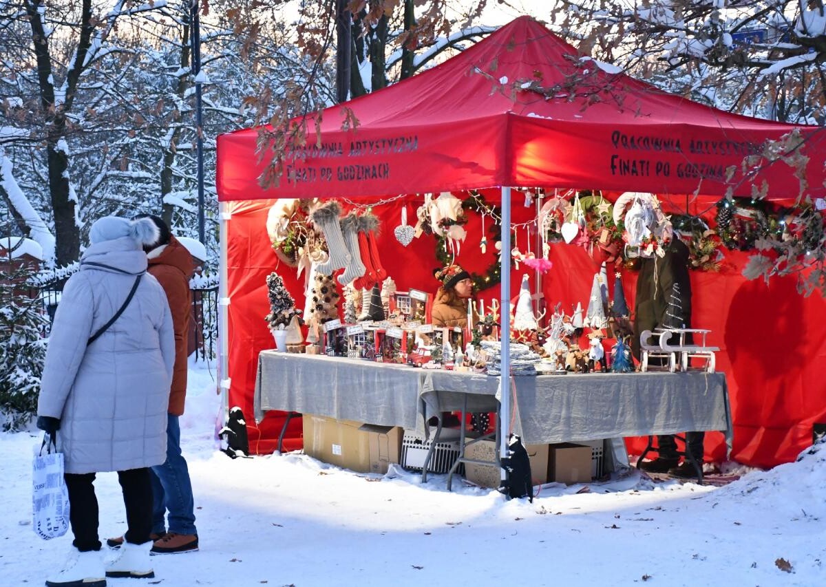 V Jarmark Bożonarodzeniowy przy kościele pw. Matki Bożej Różańcowej / fot. Jacek D. Knapik