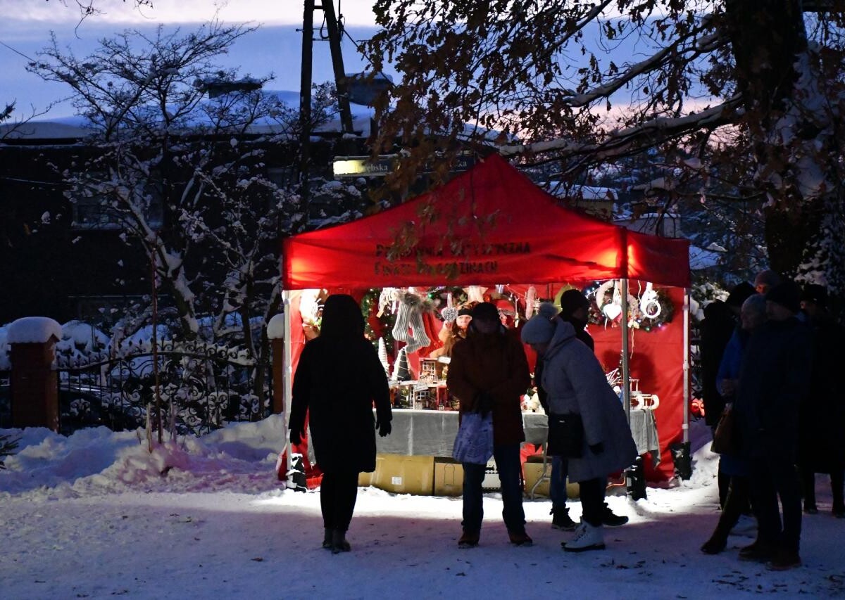 V Jarmark Bożonarodzeniowy przy kościele pw. Matki Bożej Różańcowej / fot. Jacek D. Knapik