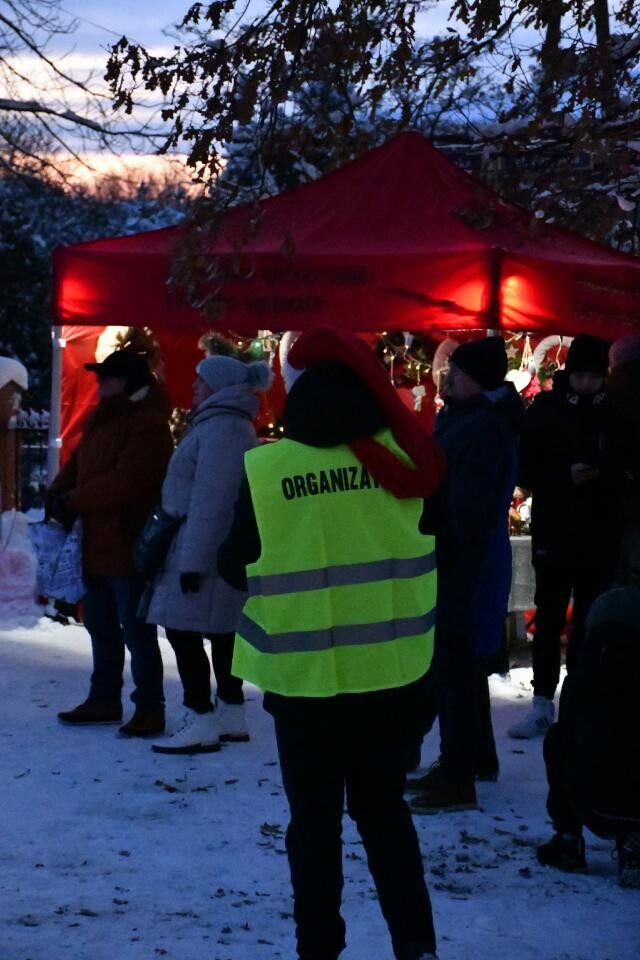 V Jarmark Bożonarodzeniowy przy kościele pw. Matki Bożej Różańcowej / fot. Jacek D. Knapik