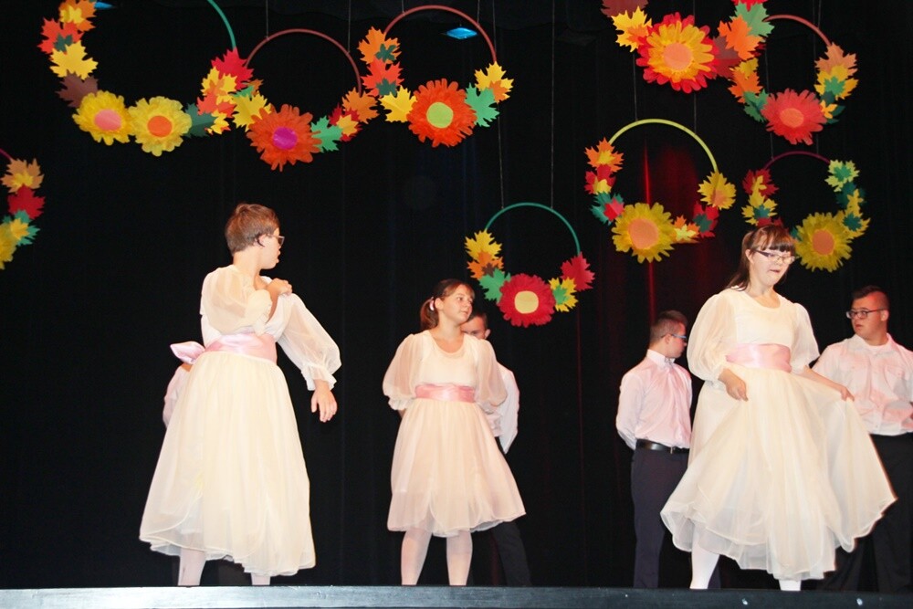 We wtorek odbył się VII Festiwalu Twórczości Artystycznej Osób Niepełnosprawnych „Jesienne Klimaty”, w którym wzięło udział ponad 120 artystów. Młodzi wykonawcy zaprezentowali na scenie Miejskiego Centrum Kultury im. Henryka Bisty swoje wyjątkowe talenty.