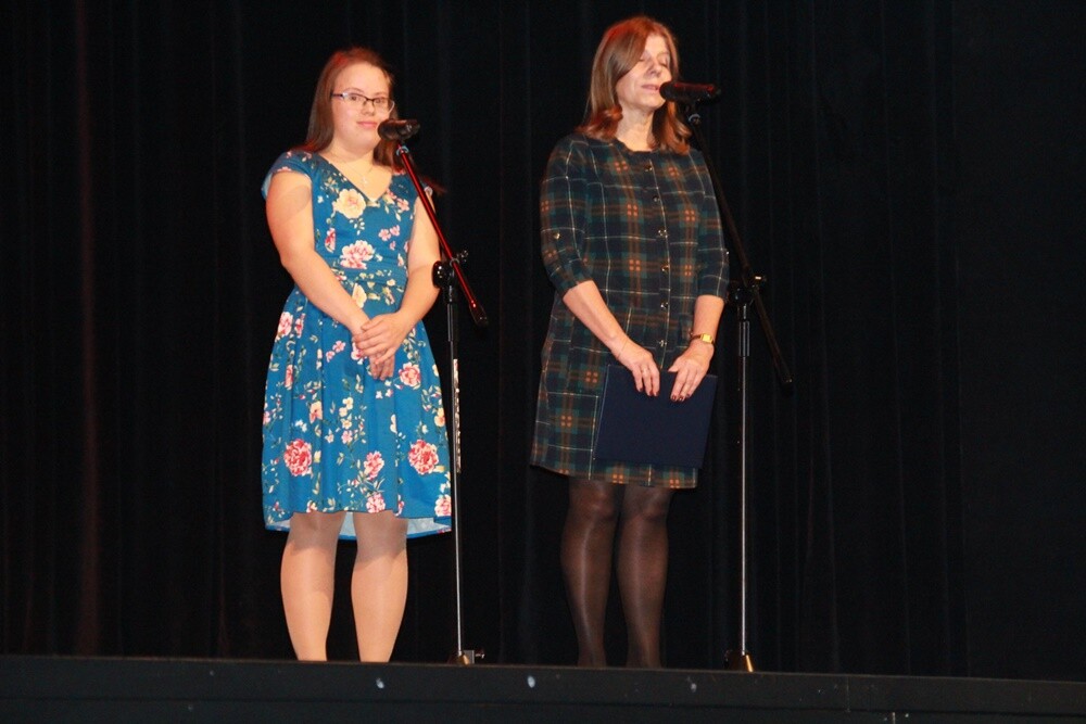 We wtorek odbył się VII Festiwalu Twórczości Artystycznej Osób Niepełnosprawnych „Jesienne Klimaty”, w którym wzięło udział ponad 120 artystów. Młodzi wykonawcy zaprezentowali na scenie Miejskiego Centrum Kultury im. Henryka Bisty swoje wyjątkowe talenty.