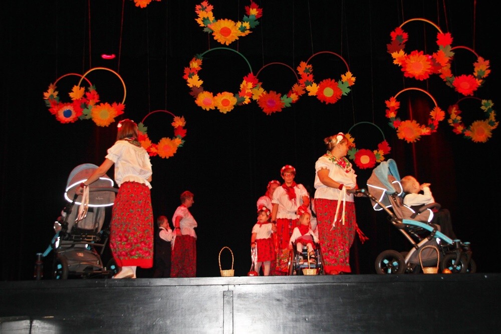 We wtorek odbył się VII Festiwalu Twórczości Artystycznej Osób Niepełnosprawnych „Jesienne Klimaty”, w którym wzięło udział ponad 120 artystów. Młodzi wykonawcy zaprezentowali na scenie Miejskiego Centrum Kultury im. Henryka Bisty swoje wyjątkowe talenty.