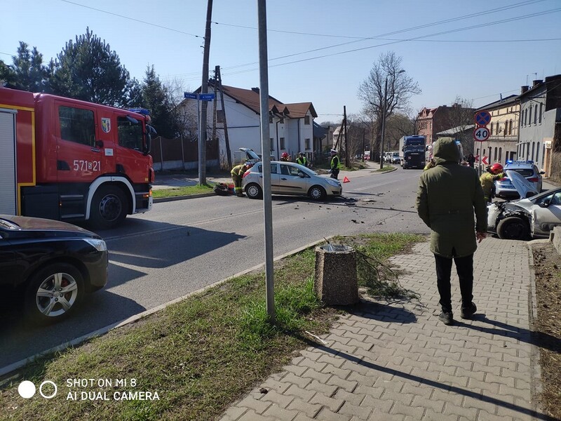 W Bielszowicach na ulicy Kokota doszło do zderzenia czołowego dwóch samochodów
