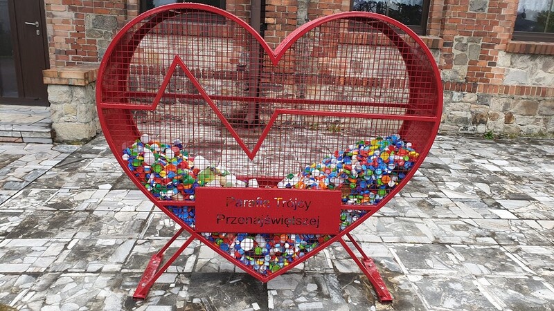 W Kochłowicach stanęło kolejne serce na plastikowe nakrętki