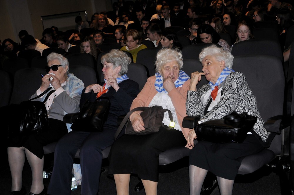 Na zdjęciu byłe więźniarki z obozu w Ravensbruck - Irena Cyrankiewicz, Zdzisława Wodarczyk, Krystyna Paradyż, Józefa Posch – Kotyrba.