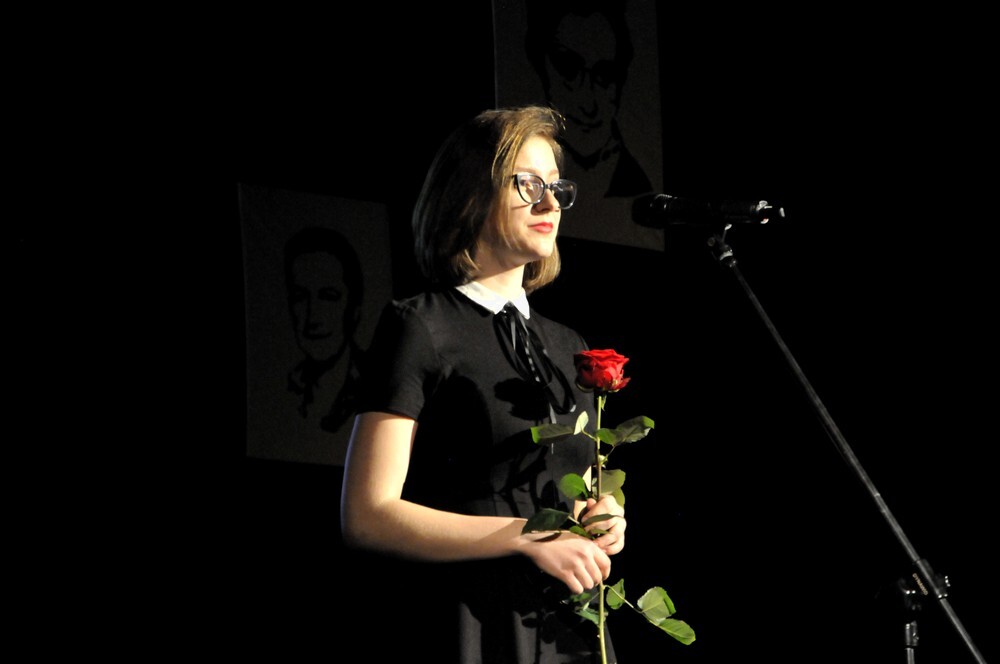 W Miejskim Centrum Kultury im. Henryka Bisty odbył się finał V Ogólnopolskiego Konkursu „W Kręgu poezji i prozy lagrowej więźniarek KL Ravensbruck”. Z 350 uczniów z całej Polski do finału dostało się 29 osób, które właśnie dzisiaj miały okazję wystąpić w Rudzie Śląskiej podczas finałowej gali.