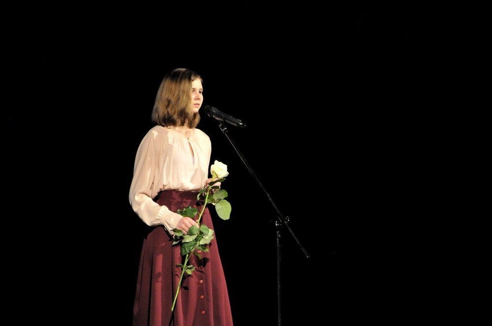 W Miejskim Centrum Kultury im. Henryka Bisty odbył się finał V Ogólnopolskiego Konkursu „W Kręgu poezji i prozy lagrowej więźniarek KL Ravensbruck”. Z 350 uczniów z całej Polski do finału dostało się 29 osób, które właśnie dzisiaj miały okazję wystąpić w Rudzie Śląskiej podczas finałowej gali.