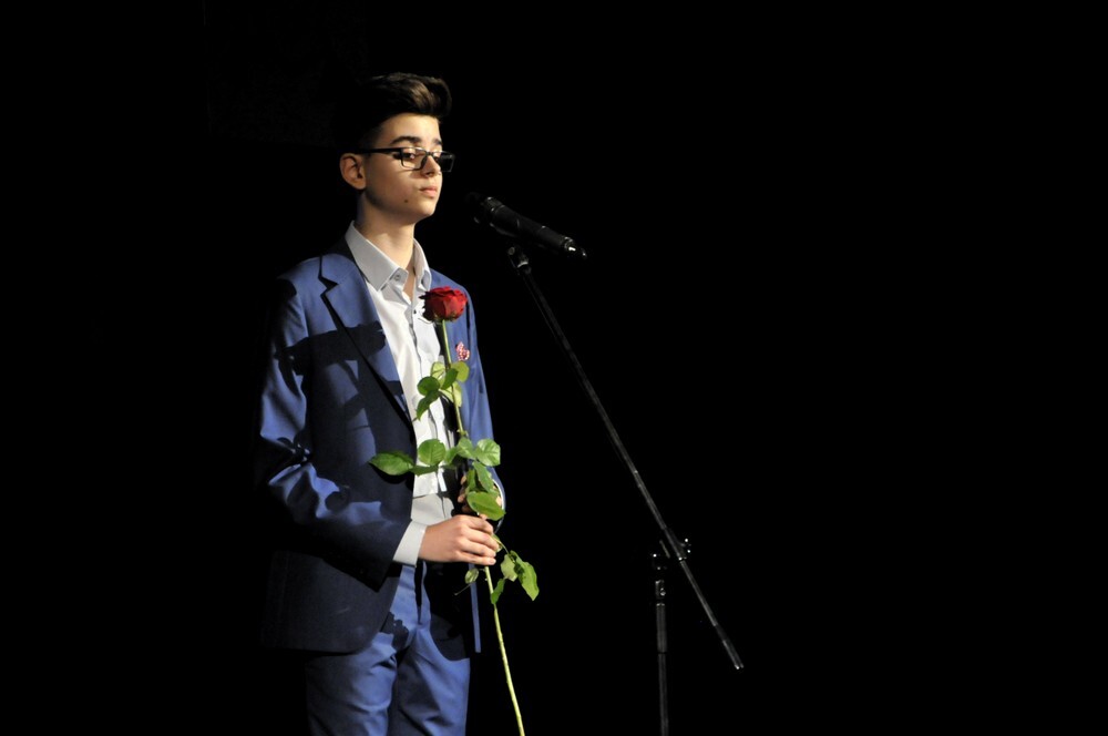 W Miejskim Centrum Kultury im. Henryka Bisty odbył się finał V Ogólnopolskiego Konkursu „W Kręgu poezji i prozy lagrowej więźniarek KL Ravensbruck”. Z 350 uczniów z całej Polski do finału dostało się 29 osób, które właśnie dzisiaj miały okazję wystąpić w Rudzie Śląskiej podczas finałowej gali.