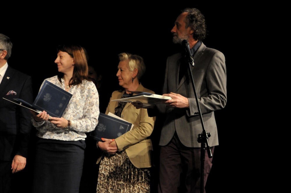 W Miejskim Centrum Kultury im. Henryka Bisty odbył się finał V Ogólnopolskiego Konkursu „W Kręgu poezji i prozy lagrowej więźniarek KL Ravensbruck”. Z 350 uczniów z całej Polski do finału dostało się 29 osób, które właśnie dzisiaj miały okazję wystąpić w Rudzie Śląskiej podczas finałowej gali.