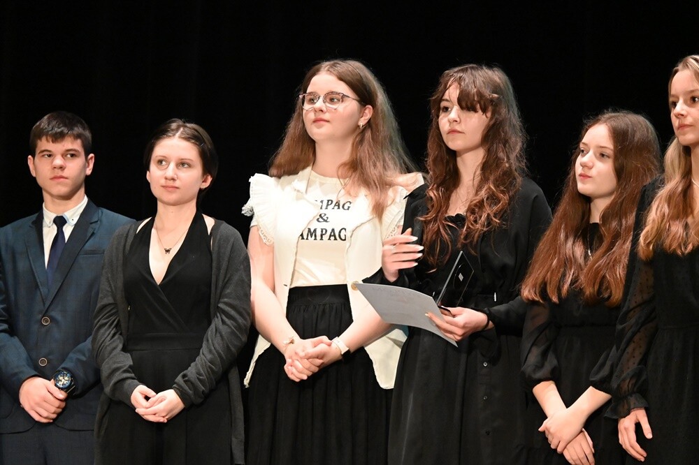 Wczoraj w Miejskim Centrum Kultury im. Henryka Bisty odbył się finał Ogólnopolskiego Konkursu "W kręgu poezji i prozy lagrowej więźniarek KL Ravensbr�źck".

fot. UM Ruda Śląska