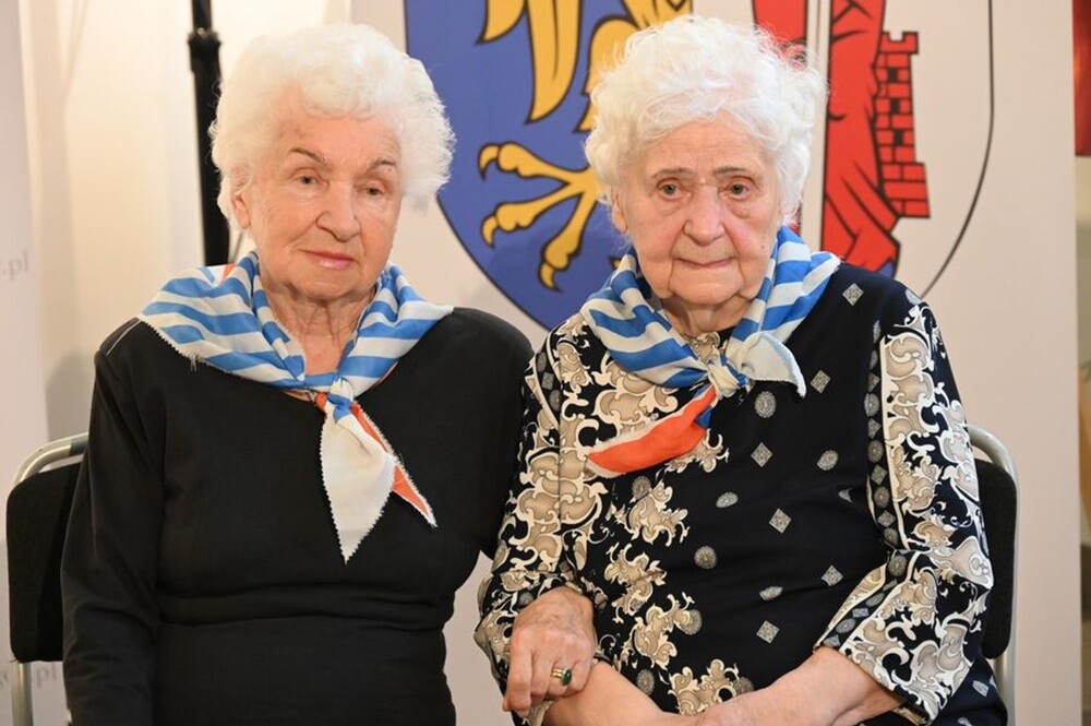 Wczoraj w Miejskim Centrum Kultury im. Henryka Bisty odbył się finał Ogólnopolskiego Konkursu "W kręgu poezji i prozy lagrowej więźniarek KL Ravensbr�źck".

fot. UM Ruda Śląska