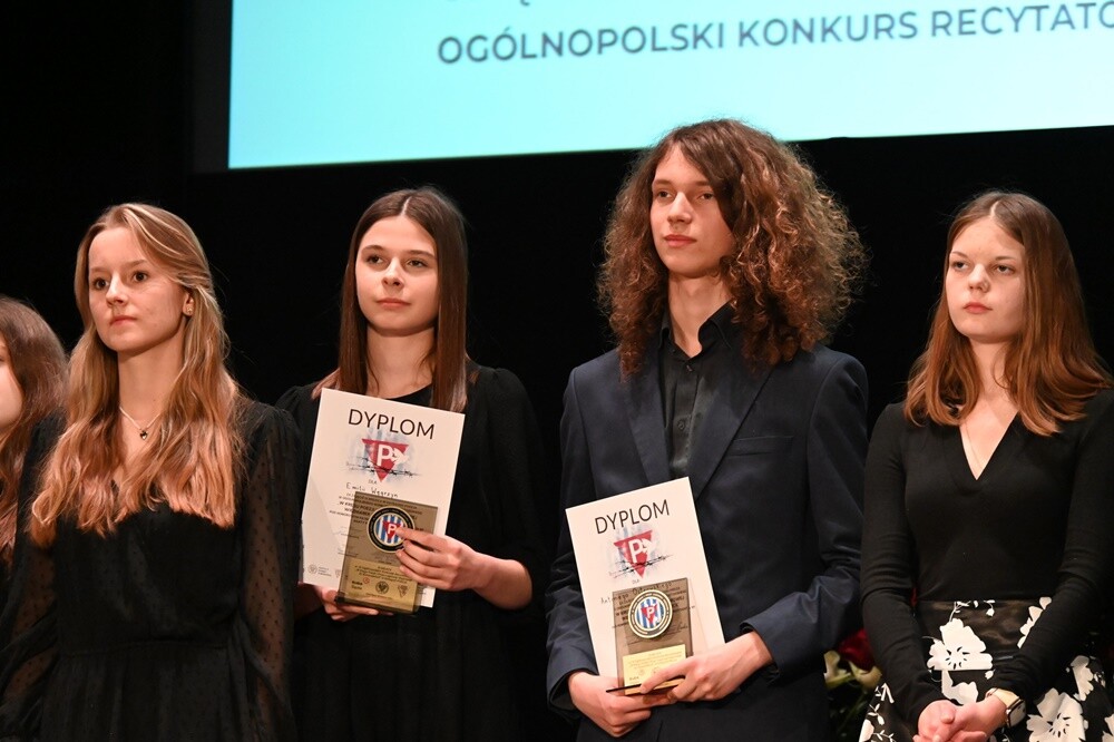 Wczoraj w Miejskim Centrum Kultury im. Henryka Bisty odbył się finał Ogólnopolskiego Konkursu "W kręgu poezji i prozy lagrowej więźniarek KL Ravensbr�źck".

fot. UM Ruda Śląska