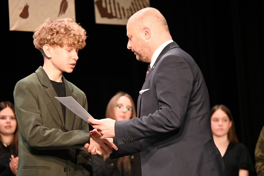 Wczoraj w Miejskim Centrum Kultury im. Henryka Bisty odbył się finał Ogólnopolskiego Konkursu "W kręgu poezji i prozy lagrowej więźniarek KL Ravensbr�źck".

fot. UM Ruda Śląska