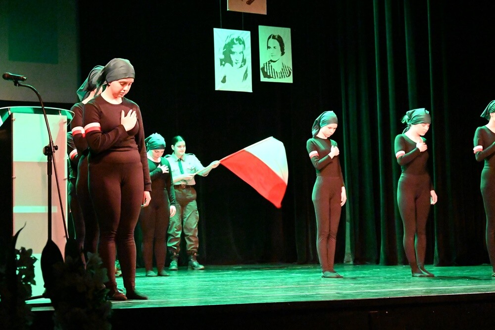 Wczoraj w Miejskim Centrum Kultury im. Henryka Bisty odbył się finał Ogólnopolskiego Konkursu "W kręgu poezji i prozy lagrowej więźniarek KL Ravensbr�źck".

fot. UM Ruda Śląska