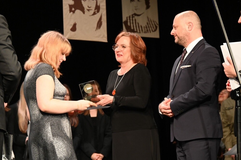 Wczoraj w Miejskim Centrum Kultury im. Henryka Bisty odbył się finał Ogólnopolskiego Konkursu "W kręgu poezji i prozy lagrowej więźniarek KL Ravensbr�źck".

fot. UM Ruda Śląska