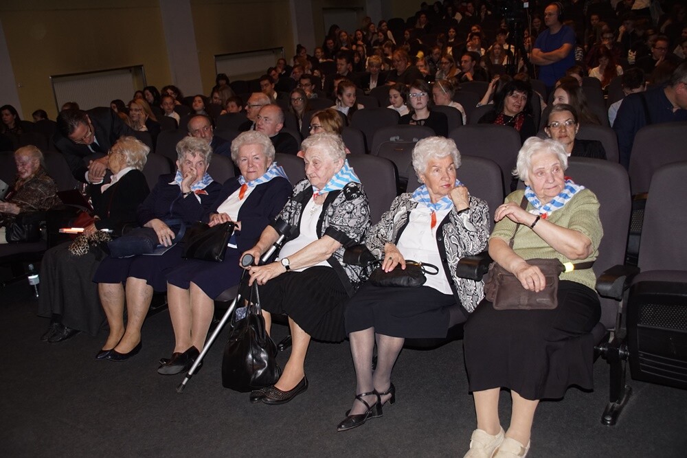 W Miejskim Centrum Kultury odbyła się czwarta edycja Ogólnopolskiego Konkursu Recytatorskiego "W kręgu poezji i prozy lagrowej więźniarek KL Ravensbr�źck". Gośćmi honorowymi wydarzenia są byłe więźniarki obozu.