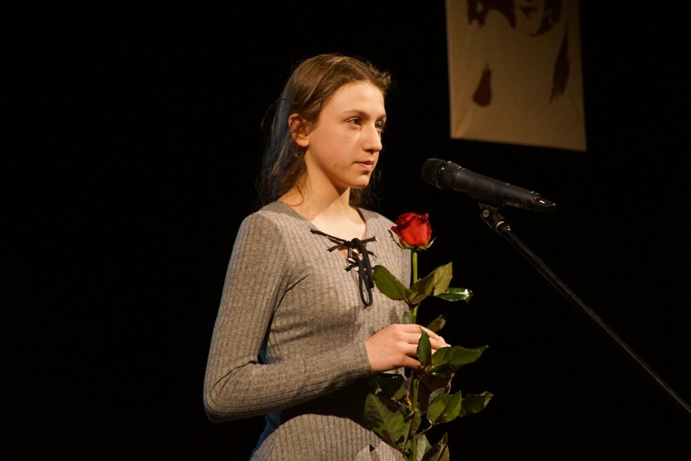 W Miejskim Centrum Kultury odbyła się czwarta edycja Ogólnopolskiego Konkursu Recytatorskiego "W kręgu poezji i prozy lagrowej więźniarek KL Ravensbr�źck". Gośćmi honorowymi wydarzenia są byłe więźniarki obozu.