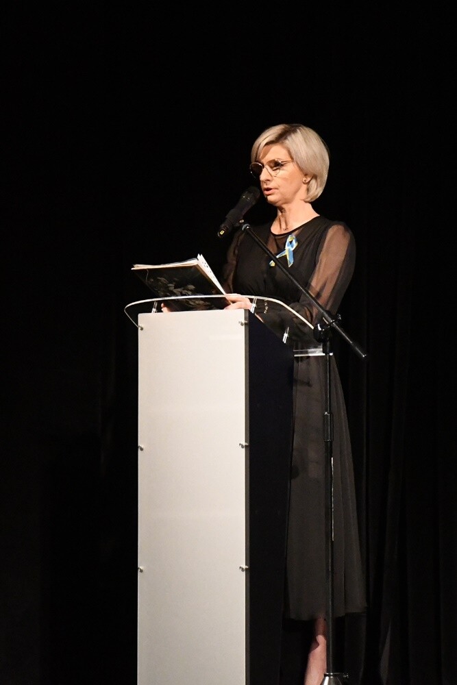 Gala Finałowa Konkursu recytatorskiego "W kręgu poezji lagrowej więźniarek obozu Ravensbr�źck" odbyła się w Miejskim Centrum Kultury im. H. Bisty. Laureaci półfinałów zaprezentowali się na scenie przed byłymi więźniarkami KL Ravensbr�źck, ich rodzinami i uczniami rudzkich szkół. 

fot. Jacek Knapik