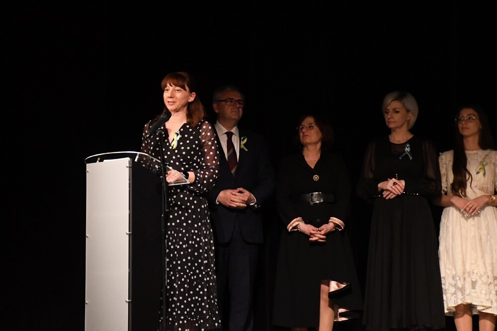 Gala Finałowa Konkursu recytatorskiego "W kręgu poezji lagrowej więźniarek obozu Ravensbr�źck" odbyła się w Miejskim Centrum Kultury im. H. Bisty. Laureaci półfinałów zaprezentowali się na scenie przed byłymi więźniarkami KL Ravensbr�źck, ich rodzinami i uczniami rudzkich szkół. 

fot. Jacek Knapik