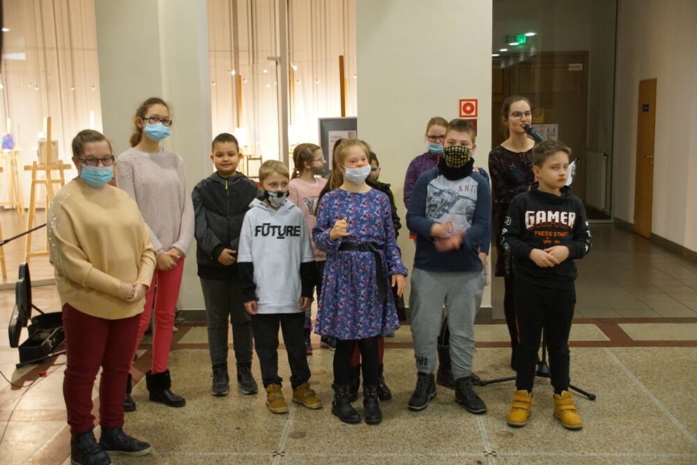 Wczoraj w Miejskim Centrum Kultury im. Henryka Bisty odbył się wernisaż wystawy prac uczniów Szkoły Podstawowej nr 35 Specjalnej w Rudzie Śląskiej - "W świecie kolorów". 