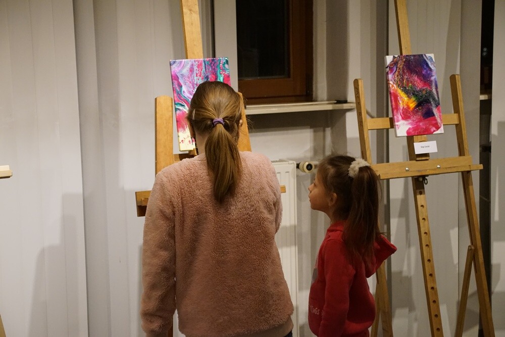 Wczoraj w Miejskim Centrum Kultury im. Henryka Bisty odbył się wernisaż wystawy prac uczniów Szkoły Podstawowej nr 35 Specjalnej w Rudzie Śląskiej - "W świecie kolorów". 