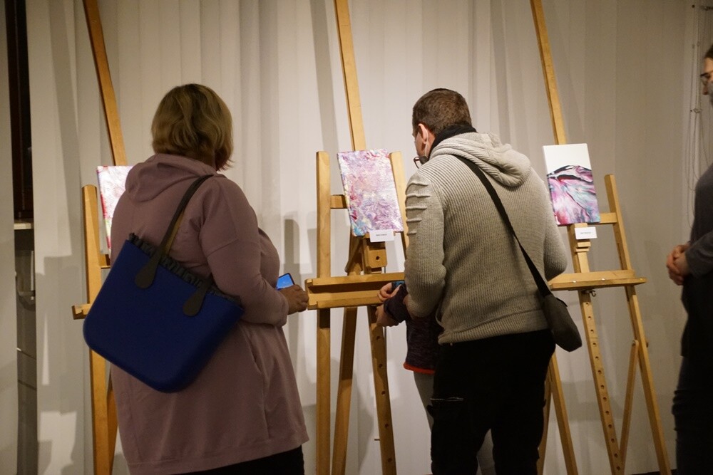 Wczoraj w Miejskim Centrum Kultury im. Henryka Bisty odbył się wernisaż wystawy prac uczniów Szkoły Podstawowej nr 35 Specjalnej w Rudzie Śląskiej - "W świecie kolorów". 