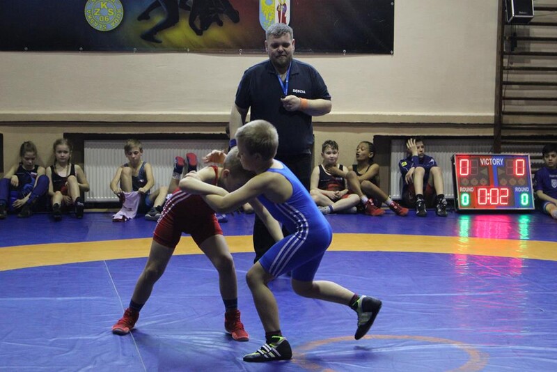 Walczyli na matach - Mistrzostwa Śląska w Zapasach Dzieci