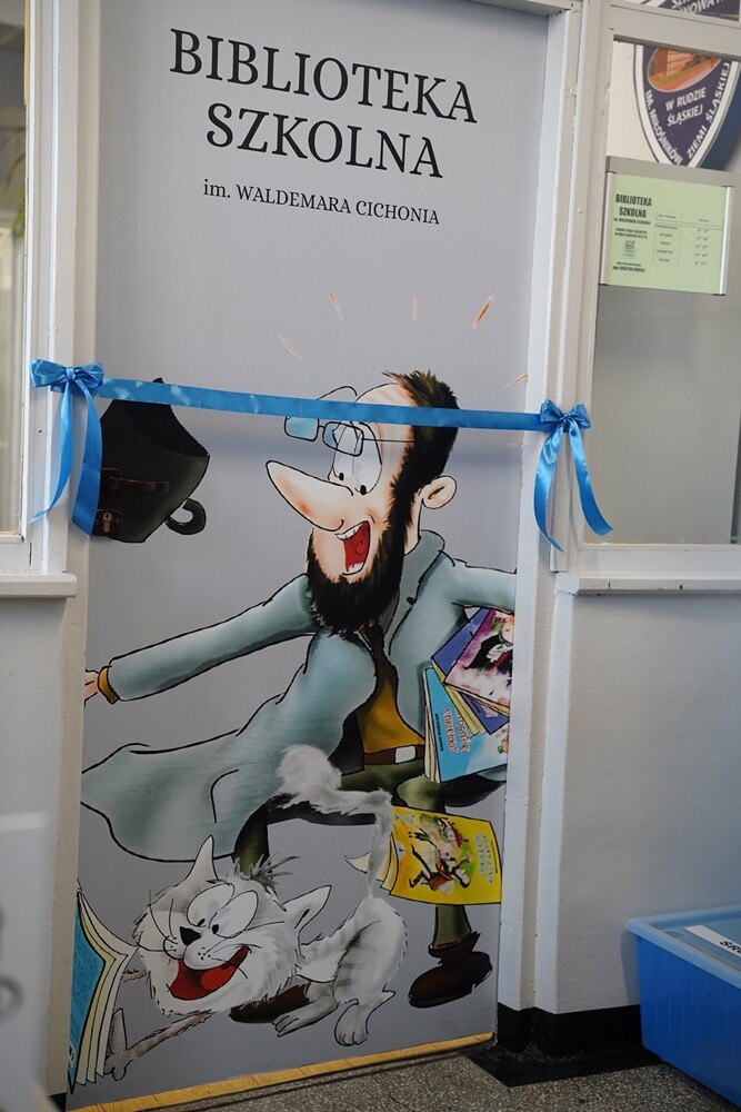 Waldemar Cichoń został patronem biblioteki szkolnej / fot. SP8