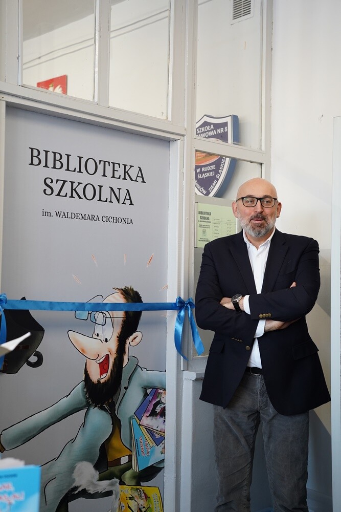 Waldemar Cichoń został patronem biblioteki szkolnej / fot. SP8