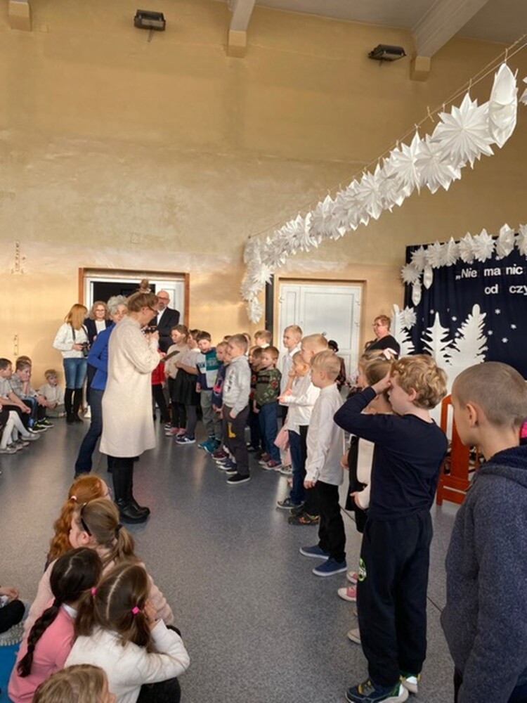 Waldemar Cichoń został patronem biblioteki szkolnej / fot. SP8