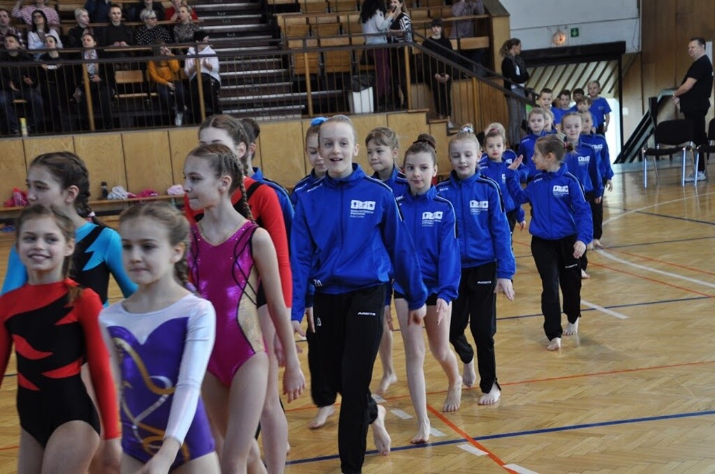 Ponad 120 zawodników akrobatyki w ostatnią sobotę przedłużyło sobie świętowanie dnia św. Walentego przez udział w Zawodach Walentynkowych w Rudzie Śląskiej.