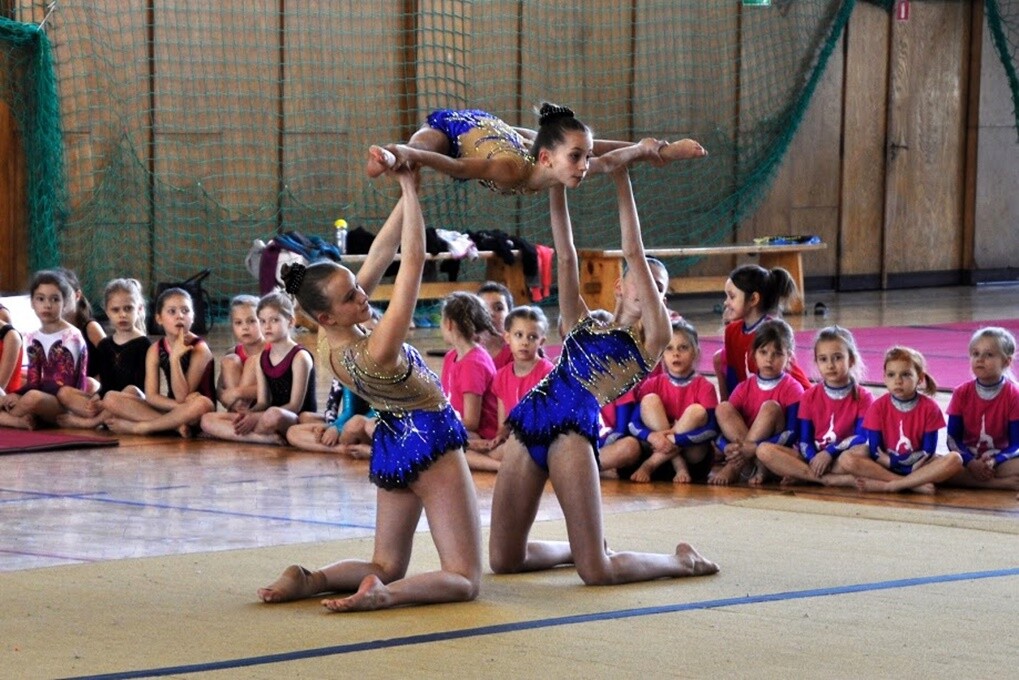 Ponad 120 zawodników akrobatyki w ostatnią sobotę przedłużyło sobie świętowanie dnia św. Walentego przez udział w Zawodach Walentynkowych w Rudzie Śląskiej.