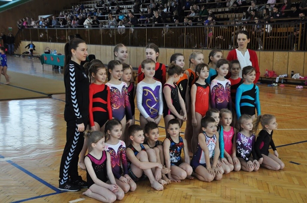 Ponad 120 zawodników akrobatyki w ostatnią sobotę przedłużyło sobie świętowanie dnia św. Walentego przez udział w Zawodach Walentynkowych w Rudzie Śląskiej.