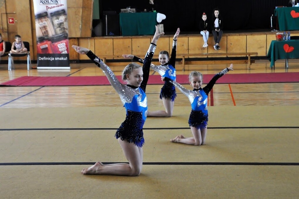 Ponad 120 zawodników akrobatyki w ostatnią sobotę przedłużyło sobie świętowanie dnia św. Walentego przez udział w Zawodach Walentynkowych w Rudzie Śląskiej.