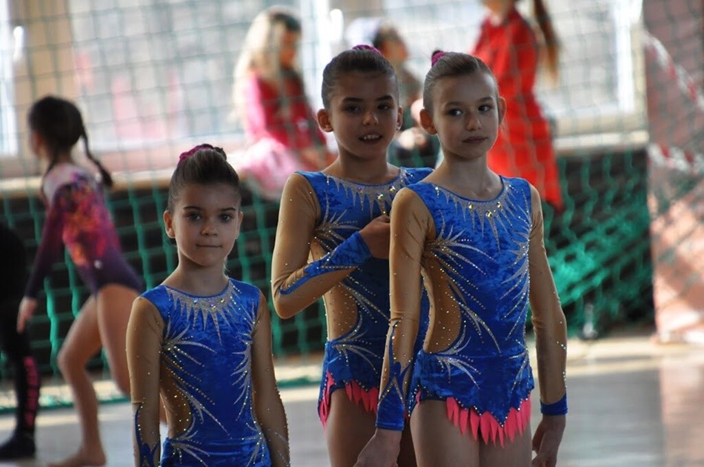 Ponad 120 zawodników akrobatyki w ostatnią sobotę przedłużyło sobie świętowanie dnia św. Walentego przez udział w Zawodach Walentynkowych w Rudzie Śląskiej.