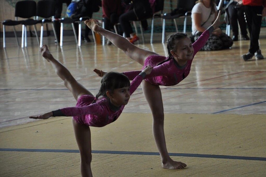 Ponad 120 zawodników akrobatyki w ostatnią sobotę przedłużyło sobie świętowanie dnia św. Walentego przez udział w Zawodach Walentynkowych w Rudzie Śląskiej.