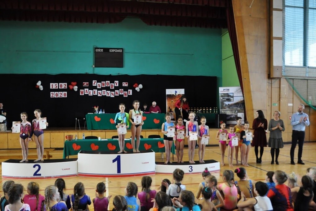 Ponad 120 zawodników akrobatyki w ostatnią sobotę przedłużyło sobie świętowanie dnia św. Walentego przez udział w Zawodach Walentynkowych w Rudzie Śląskiej.