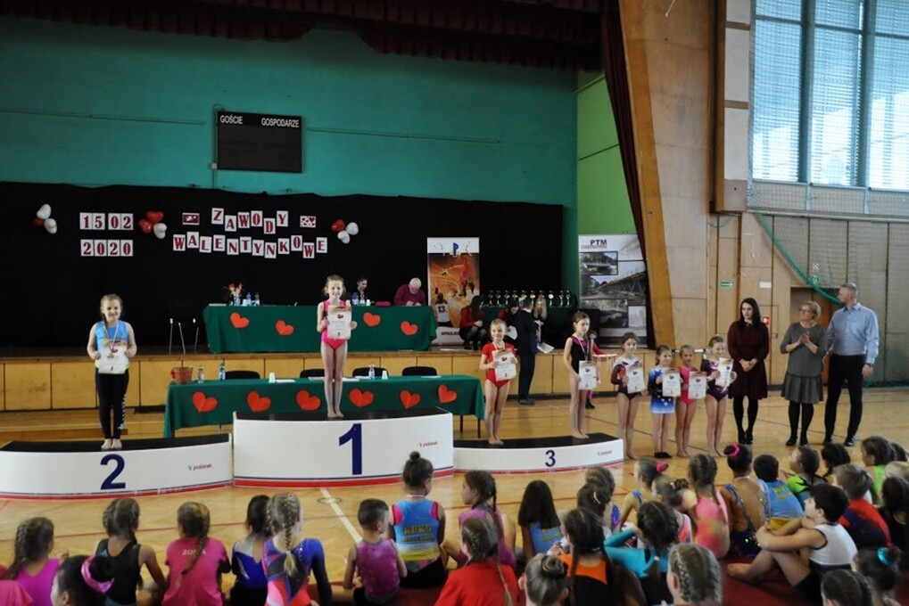 Ponad 120 zawodników akrobatyki w ostatnią sobotę przedłużyło sobie świętowanie dnia św. Walentego przez udział w Zawodach Walentynkowych w Rudzie Śląskiej.